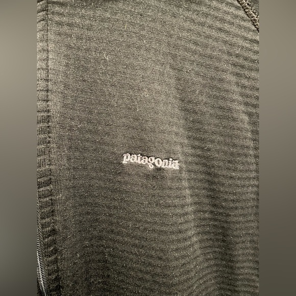 COPY - Patagonia R1 pullover - Picture 2 of 7